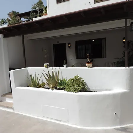 Blue Turtle Apartment, Next To The Apartamento Puerto del Carmen (Lanzarote)